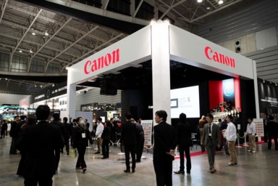Canon 'phớt' báo cáo cơ quan quản lý khi thu hồi máy ảnh